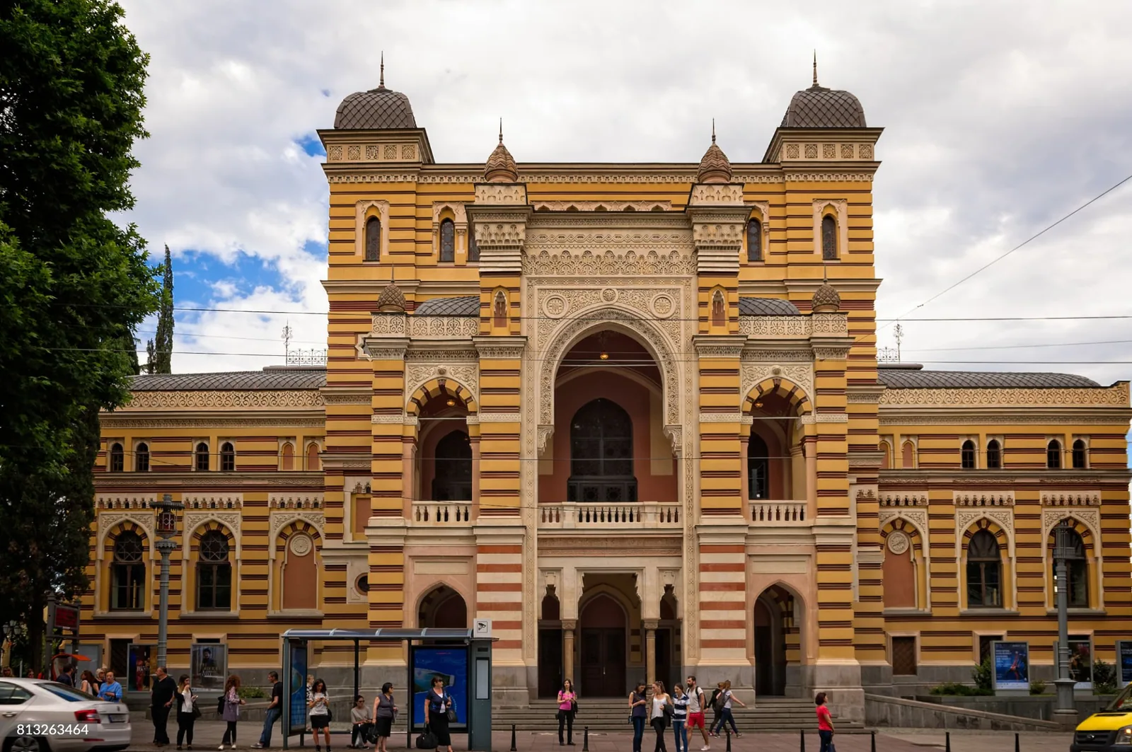 Tbilisi Opera and Ballet Theatre - góc nhìn ban ngày