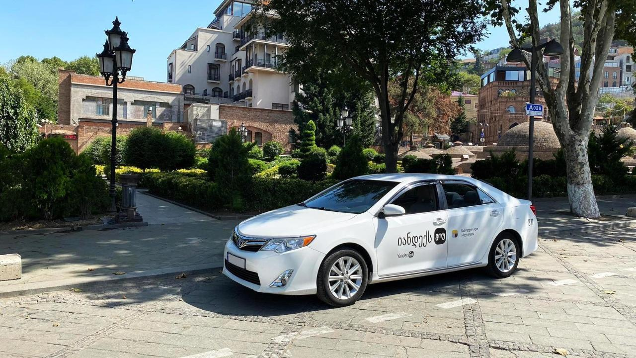 Taxi Yandex Go trên phố Tbilisi