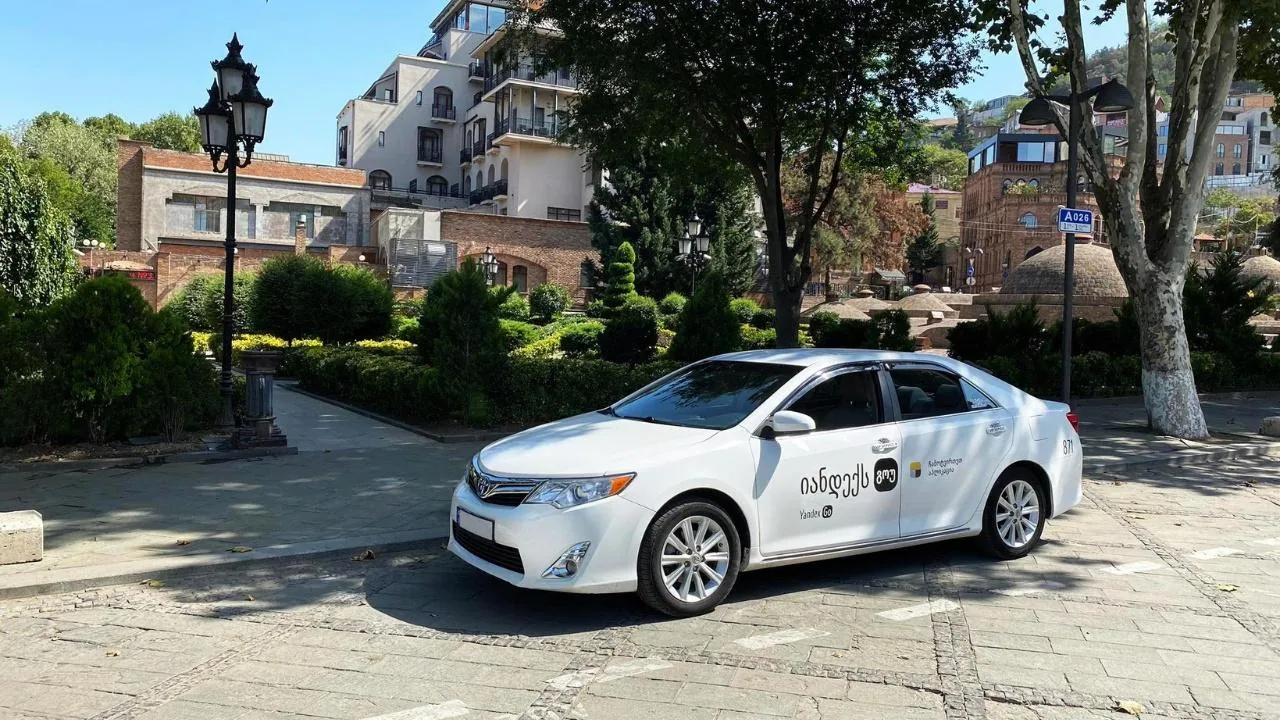 Taxi Yandex Go trên phố Tbilisi